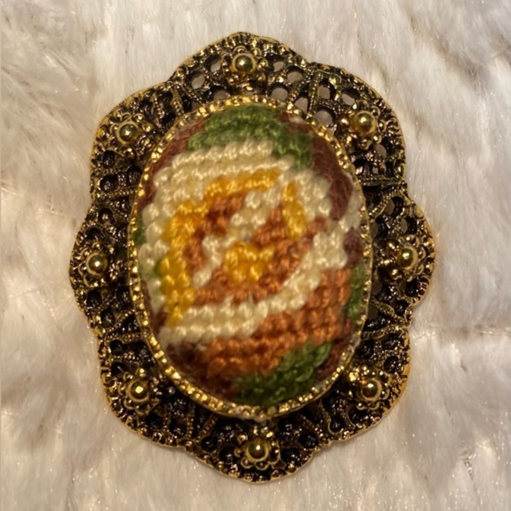 Vinatge Gold Needlepoint Brooch Pendant Filagre Mid-Century Art Deco Art Nouveau